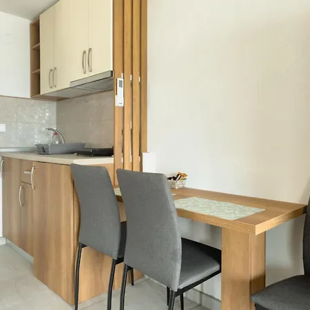 Aquamarine アパート